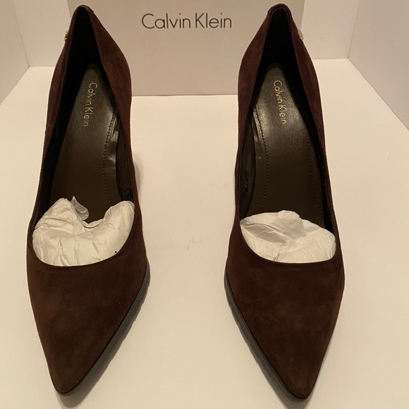 FREE** CALVIN KLEIN NEW BROWN SUEDE HEELS SIZE 8 - Picture 1 of 11